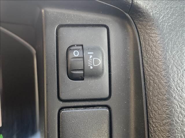 ハイエースワゴン GL 4WD 衝突軽減ブレーキ 禁煙車 純正SDナビ バックカメラ AC100Vコンセント 地デジTV ETC HIDヘッドライト MTモード付 キーレス ドライブレコーダー オートハイビーム レベライザー(7枚目)