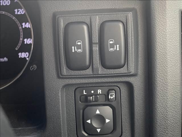 デリカＤ：５ Ｄ　パワーパッケージ　４ＷＤ　クリーンディーゼルターボ　フリップダウンモニター　ＳＤナビ／地デジＴＶ　バックカメラ　クルーズコントロール　シートヒーター　両側パワースライドドア　ブルートゥース　ワンオーナー（8枚目）