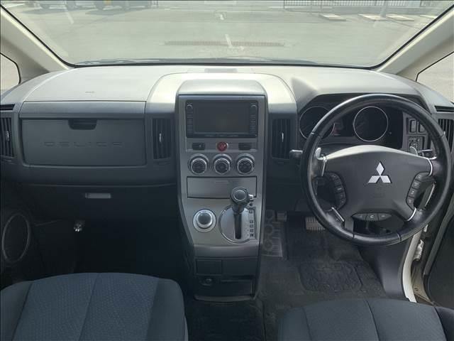 デリカＤ：５ Ｄ　プレミアム　４ＷＤ　クリーンディーゼルターボ　両側電動スライドドア　ロックフォードサウンド　クルーズコントロール　シートヒーター　エクストリームＪアルミホイール　禁煙車　ブルートゥース　フルセグ　ＨＩＤライト（3枚目）