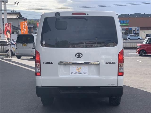 ハイエースバン ロングスーパーＧＬ　ディーゼルターボ　禁煙車　ＳＤナビ／ＴＶ　バックカメラ　ブルートゥース　ＥＴＣ　スマートキー　両側スライドドア　オートエアコン　ミュージックサーバー　丸目ヘッドライト　社外グリル　ドライブレコーダー（18枚目）