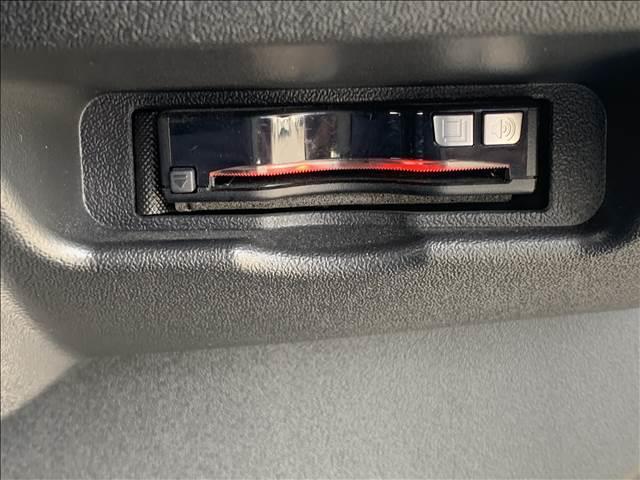 ハイエースバン ロングスーパーＧＬ　ディーゼルターボ　禁煙車　ＳＤナビ／ＴＶ　バックカメラ　ブルートゥース　ＥＴＣ　スマートキー　両側スライドドア　オートエアコン　ミュージックサーバー　丸目ヘッドライト　社外グリル　ドライブレコーダー（38枚目）