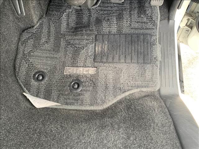 ハイエースバン ロングスーパーＧＬ　ディーゼルターボ　禁煙車　ＳＤナビ／ＴＶ　バックカメラ　ブルートゥース　ＥＴＣ　スマートキー　両側スライドドア　オートエアコン　ミュージックサーバー　丸目ヘッドライト　社外グリル　ドライブレコーダー（40枚目）