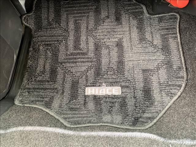 ハイエースバン ロングスーパーＧＬ　ディーゼルターボ　禁煙車　ＳＤナビ／ＴＶ　バックカメラ　ブルートゥース　ＥＴＣ　スマートキー　両側スライドドア　オートエアコン　ミュージックサーバー　丸目ヘッドライト　社外グリル　ドライブレコーダー（41枚目）