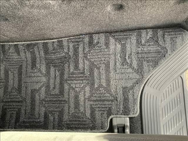 ハイエースバン ロングスーパーＧＬ　ディーゼルターボ　禁煙車　ＳＤナビ／ＴＶ　バックカメラ　ブルートゥース　ＥＴＣ　スマートキー　両側スライドドア　オートエアコン　ミュージックサーバー　丸目ヘッドライト　社外グリル　ドライブレコーダー（42枚目）