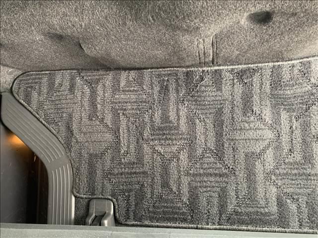 ハイエースバン ロングスーパーＧＬ　ディーゼルターボ　禁煙車　ＳＤナビ／ＴＶ　バックカメラ　ブルートゥース　ＥＴＣ　スマートキー　両側スライドドア　オートエアコン　ミュージックサーバー　丸目ヘッドライト　社外グリル　ドライブレコーダー（43枚目）