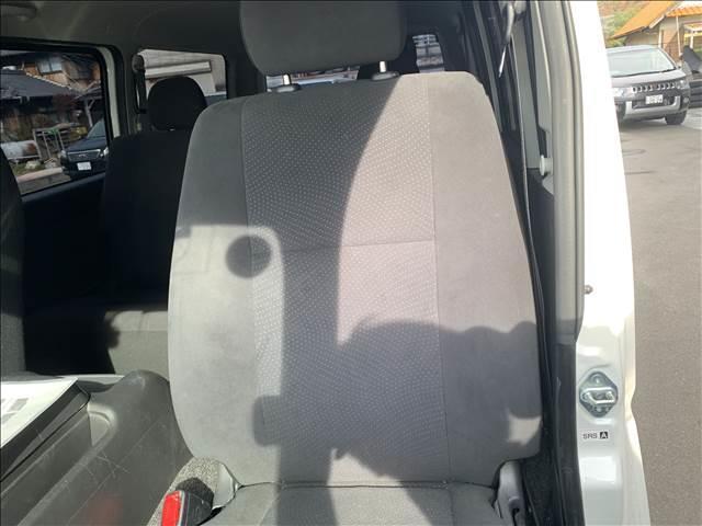 ハイエースバン ロングスーパーＧＬ　ディーゼルターボ　禁煙車　ＳＤナビ／ＴＶ　バックカメラ　ブルートゥース　ＥＴＣ　スマートキー　両側スライドドア　オートエアコン　ミュージックサーバー　丸目ヘッドライト　社外グリル　ドライブレコーダー（52枚目）