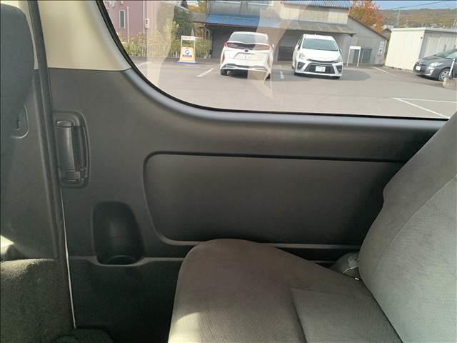 ハイエースバン ロングスーパーＧＬ　ディーゼルターボ　禁煙車　ＳＤナビ／ＴＶ　バックカメラ　ブルートゥース　ＥＴＣ　スマートキー　両側スライドドア　オートエアコン　ミュージックサーバー　丸目ヘッドライト　社外グリル　ドライブレコーダー（54枚目）