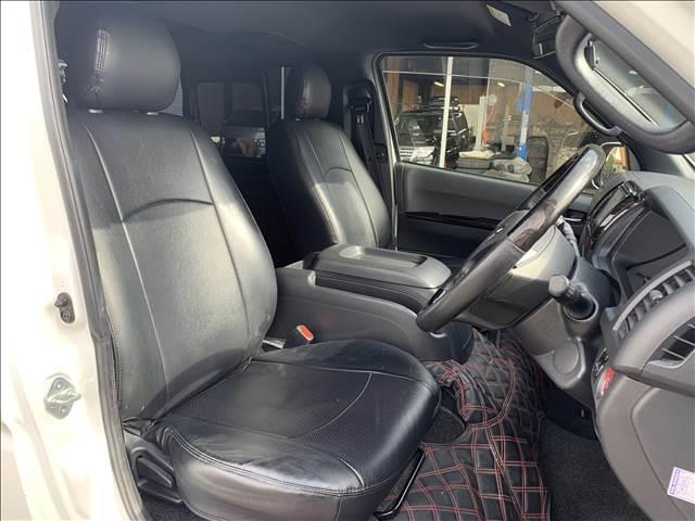 ハイエースバン スーパーＧＬ　ダークプライムＩＩ　ディーゼルターボ　５型セーフティセンスＰ　特別仕様車　ＳＤナビ／フルセグ　バックカメラ　ハーフレザー　ＬＥＤヘッドライト　ブルートゥース　衝突軽減　禁煙車　ドライブレコーダー　ウッドコンビハンドル（9枚目）