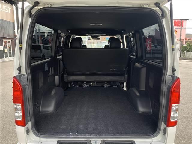 ハイエースバン スーパーＧＬ　ダークプライムＩＩ　ディーゼルターボ　５型セーフティセンスＰ　特別仕様車　ＳＤナビ／フルセグ　バックカメラ　ハーフレザー　ＬＥＤヘッドライト　ブルートゥース　衝突軽減　禁煙車　ドライブレコーダー　ウッドコンビハンドル（11枚目）