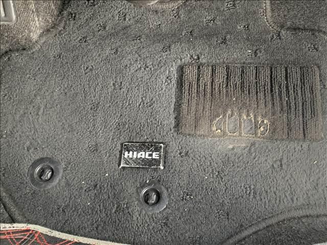 ハイエースバン スーパーＧＬ　ダークプライムＩＩ　ディーゼルターボ　５型セーフティセンスＰ　特別仕様車　ＳＤナビ／フルセグ　バックカメラ　ハーフレザー　ＬＥＤヘッドライト　ブルートゥース　衝突軽減　禁煙車　ドライブレコーダー　ウッドコンビハンドル（43枚目）