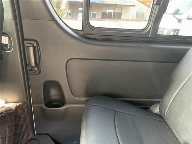 ハイエースバン スーパーＧＬ　ダークプライムＩＩ　ディーゼルターボ　５型セーフティセンスＰ　特別仕様車　ＳＤナビ／フルセグ　バックカメラ　ハーフレザー　ＬＥＤヘッドライト　ブルートゥース　衝突軽減　禁煙車　ドライブレコーダー　ウッドコンビハンドル（58枚目）