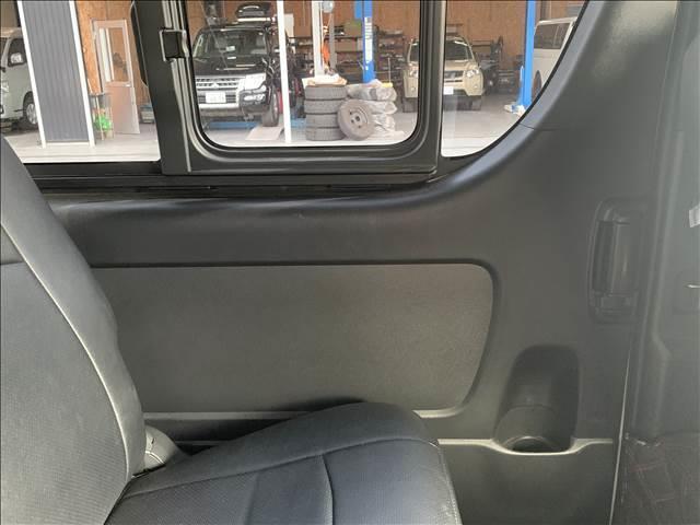 ハイエースバン スーパーＧＬ　ダークプライムＩＩ　ディーゼルターボ　５型セーフティセンスＰ　特別仕様車　ＳＤナビ／フルセグ　バックカメラ　ハーフレザー　ＬＥＤヘッドライト　ブルートゥース　衝突軽減　禁煙車　ドライブレコーダー　ウッドコンビハンドル（61枚目）