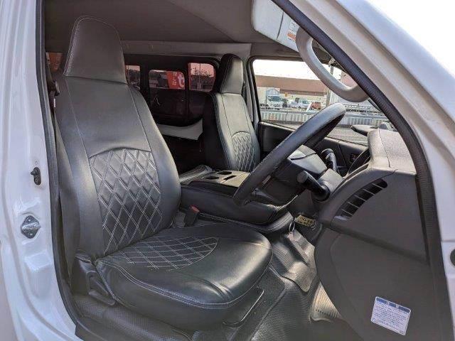 ハイエースバン ＤＸ　ＧＬパッケージ　純正ＳＤナビ　衝突軽減ブレーキ　バックカメラ　両側スライドドア　ＬＥＤヘッドライト　地デジＴＶ　Ｂｌｕｅｔｏｏｔｈ　ＥＴＣ　オートマチックハイビーム　横滑り防止装置　電動格納ミラー（10枚目）