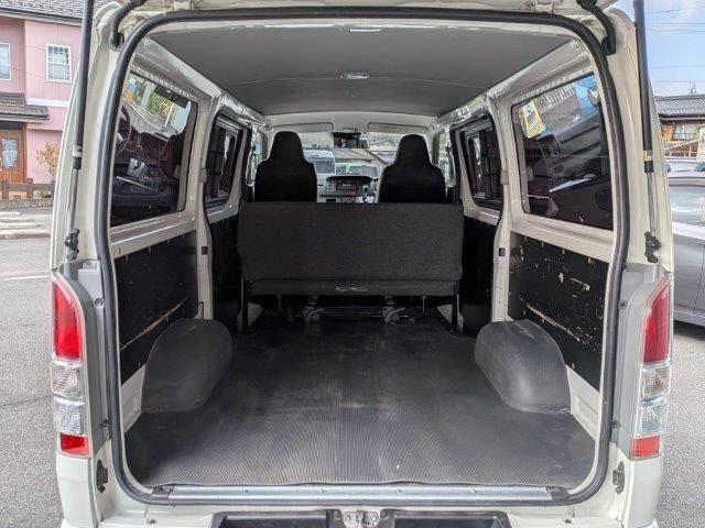 ハイエースバン ＤＸ　ＧＬパッケージ　純正ＳＤナビ　衝突軽減ブレーキ　バックカメラ　両側スライドドア　ＬＥＤヘッドライト　地デジＴＶ　Ｂｌｕｅｔｏｏｔｈ　ＥＴＣ　オートマチックハイビーム　横滑り防止装置　電動格納ミラー（12枚目）