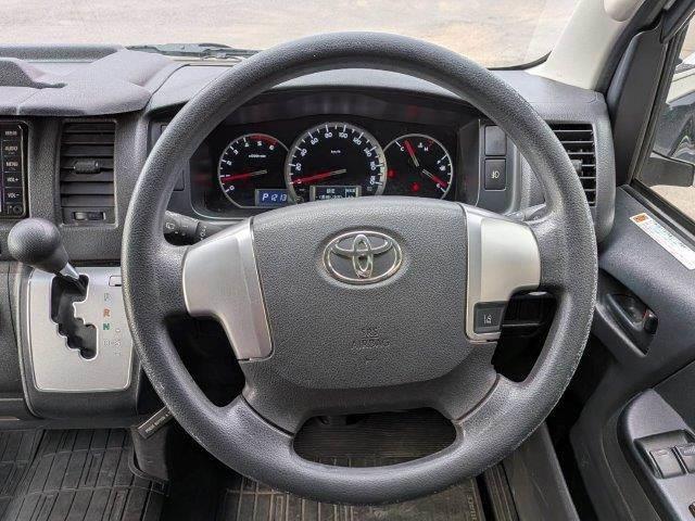 ハイエースバン ＤＸ　ＧＬパッケージ　純正ＳＤナビ　衝突軽減ブレーキ　バックカメラ　両側スライドドア　ＬＥＤヘッドライト　地デジＴＶ　Ｂｌｕｅｔｏｏｔｈ　ＥＴＣ　オートマチックハイビーム　横滑り防止装置　電動格納ミラー（13枚目）