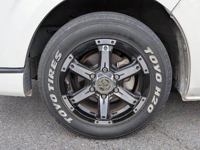 ハイエースバン ＤＸ　ＧＬパッケージ　純正ＳＤナビ　衝突軽減ブレーキ　バックカメラ　両側スライドドア　ＬＥＤヘッドライト　地デジＴＶ　Ｂｌｕｅｔｏｏｔｈ　ＥＴＣ　オートマチックハイビーム　横滑り防止装置　電動格納ミラー（32枚目）