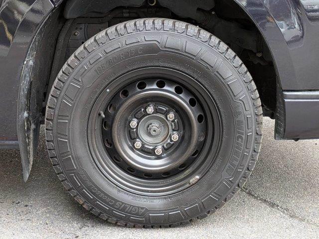 ハイエースバン スーパーGL ダークプライムII 4WD ディーゼルターボ 禁煙車 衝突軽減ブレーキ メモリーナビ バックカメラ ブルートゥース HIDヘッド スマートキー オートハイビーム ミュージックサーバー 盗難防止 ドラレコ 両側スライドドア(17枚目)