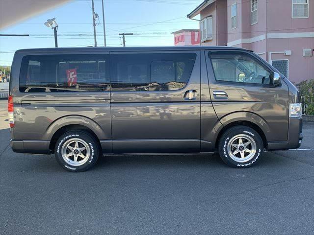 ハイエースバン スーパーＧＬ　ＳＤナビ　バックカメラ　ＬＥＤヘッドライト　Ｂｌｕｅｔｏｏｔｈ　禁煙車　ＵＳＢポート　ＥＴＣ　スマートキー　盗難防止装置　ドライブレコーダー　電動格納ミラー　ＤＶＤ再生　ＣＤ再生　フォグランプ（16枚目）