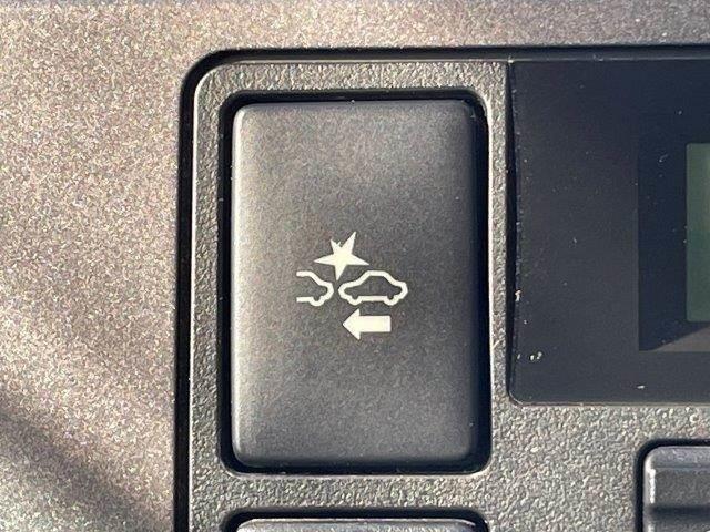 ハイエースバン スーパーＧＬ　ダークプライム　ディーゼルターボ　５型セーフティセンスＰ　禁煙車　ＬＥＤヘッドライト　ドライブレコーダー　デジタルインナーミラー　衝突軽減　コーナーセンサー　スマートキー　ハーフレザー　オートマチックハイビーム（6枚目）