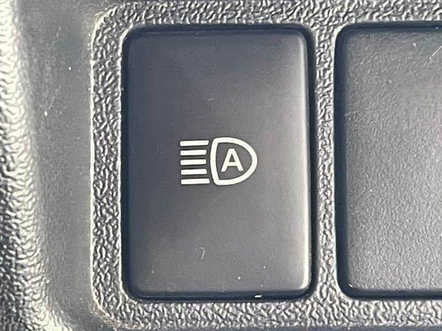 ハイエースバン スーパーＧＬ　ダークプライム　ディーゼルターボ　５型セーフティセンスＰ　禁煙車　ＬＥＤヘッドライト　ドライブレコーダー　デジタルインナーミラー　衝突軽減　コーナーセンサー　スマートキー　ハーフレザー　オートマチックハイビーム（7枚目）