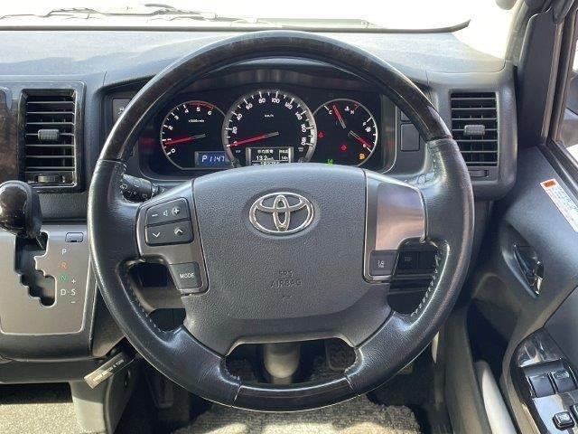 ハイエースバン スーパーＧＬ　ダークプライム　ディーゼルターボ　５型セーフティセンスＰ　禁煙車　ＬＥＤヘッドライト　ドライブレコーダー　デジタルインナーミラー　衝突軽減　コーナーセンサー　スマートキー　ハーフレザー　オートマチックハイビーム（12枚目）