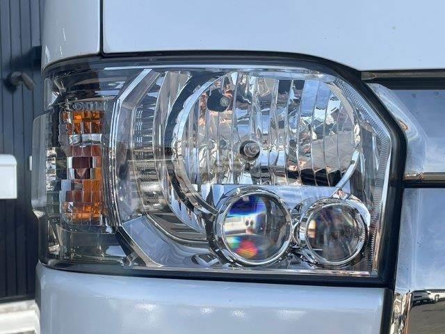 ハイエースバン スーパーＧＬ　ダークプライム　ディーゼルターボ　５型セーフティセンスＰ　禁煙車　ＬＥＤヘッドライト　ドライブレコーダー　デジタルインナーミラー　衝突軽減　コーナーセンサー　スマートキー　ハーフレザー　オートマチックハイビーム（24枚目）