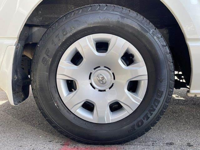 ハイエースバン スーパーＧＬ　ダークプライム　ディーゼルターボ　５型セーフティセンスＰ　禁煙車　ＬＥＤヘッドライト　ドライブレコーダー　デジタルインナーミラー　衝突軽減　コーナーセンサー　スマートキー　ハーフレザー　オートマチックハイビーム（29枚目）