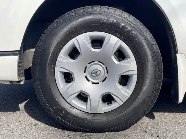 ハイエースバン スーパーＧＬ　ダークプライム　ディーゼルターボ　５型セーフティセンスＰ　禁煙車　ＬＥＤヘッドライト　ドライブレコーダー　デジタルインナーミラー　衝突軽減　コーナーセンサー　スマートキー　ハーフレザー　オートマチックハイビーム（31枚目）