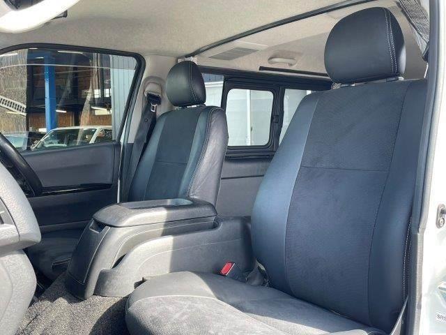 ハイエースバン スーパーＧＬ　ダークプライム　ディーゼルターボ　５型セーフティセンスＰ　禁煙車　ＬＥＤヘッドライト　ドライブレコーダー　デジタルインナーミラー　衝突軽減　コーナーセンサー　スマートキー　ハーフレザー　オートマチックハイビーム（33枚目）