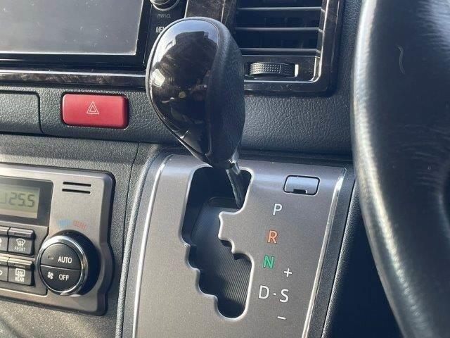 ハイエースバン スーパーＧＬ　ダークプライム　ディーゼルターボ　５型セーフティセンスＰ　禁煙車　ＬＥＤヘッドライト　ドライブレコーダー　デジタルインナーミラー　衝突軽減　コーナーセンサー　スマートキー　ハーフレザー　オートマチックハイビーム（35枚目）