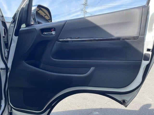 ハイエースバン スーパーＧＬ　ダークプライム　ディーゼルターボ　５型セーフティセンスＰ　禁煙車　ＬＥＤヘッドライト　ドライブレコーダー　デジタルインナーミラー　衝突軽減　コーナーセンサー　スマートキー　ハーフレザー　オートマチックハイビーム（51枚目）