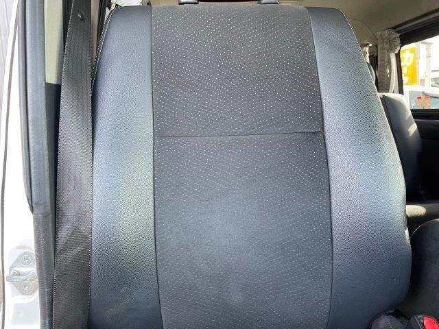 ハイエースバン スーパーＧＬ　ダークプライム　ディーゼルターボ　５型セーフティセンスＰ　禁煙車　ＬＥＤヘッドライト　ドライブレコーダー　デジタルインナーミラー　衝突軽減　コーナーセンサー　スマートキー　ハーフレザー　オートマチックハイビーム（52枚目）