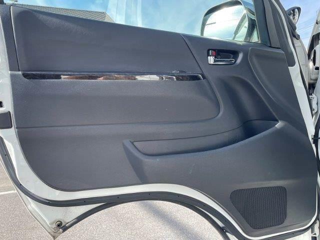 ハイエースバン スーパーＧＬ　ダークプライム　ディーゼルターボ　５型セーフティセンスＰ　禁煙車　ＬＥＤヘッドライト　ドライブレコーダー　デジタルインナーミラー　衝突軽減　コーナーセンサー　スマートキー　ハーフレザー　オートマチックハイビーム（57枚目）