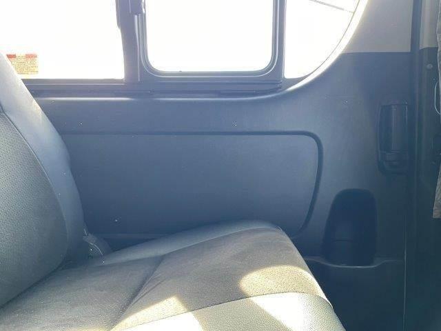 ハイエースバン スーパーＧＬ　ダークプライム　ディーゼルターボ　５型セーフティセンスＰ　禁煙車　ＬＥＤヘッドライト　ドライブレコーダー　デジタルインナーミラー　衝突軽減　コーナーセンサー　スマートキー　ハーフレザー　オートマチックハイビーム（60枚目）