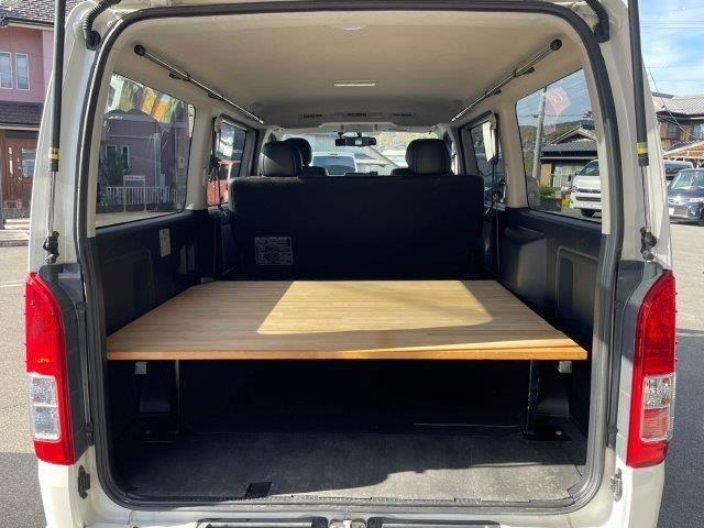 ハイエースバン スーパーＧＬ　ダークプライム　両側パワースライドドア　４ＷＤ　禁煙車　ＳＤナビ　Ｂｌｕｅｔｏｏｔｈ　バックカメラ　フルセグＴＶ　ＬＥＤヘッドライト　スマートキー　ハーフレザーシート　盗難防止装置　電動格納ミラー　ＥＴＣ（13枚目）