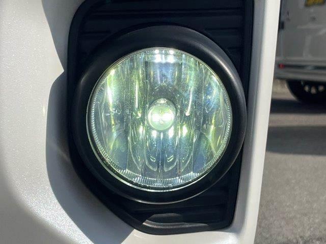 ハイエースバン スーパーＧＬ　ダークプライム　両側パワースライドドア　４ＷＤ　禁煙車　ＳＤナビ　Ｂｌｕｅｔｏｏｔｈ　バックカメラ　フルセグＴＶ　ＬＥＤヘッドライト　スマートキー　ハーフレザーシート　盗難防止装置　電動格納ミラー　ＥＴＣ（16枚目）