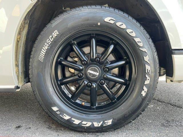 ハイエースバン スーパーＧＬ　ダークプライム　両側パワースライドドア　４ＷＤ　禁煙車　ＳＤナビ　Ｂｌｕｅｔｏｏｔｈ　バックカメラ　フルセグＴＶ　ＬＥＤヘッドライト　スマートキー　ハーフレザーシート　盗難防止装置　電動格納ミラー　ＥＴＣ（17枚目）