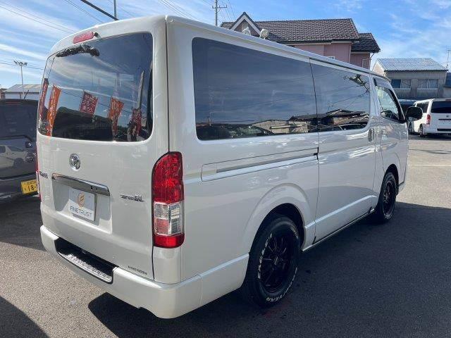 ハイエースバン スーパーＧＬ　ダークプライム　両側パワースライドドア　４ＷＤ　禁煙車　ＳＤナビ　Ｂｌｕｅｔｏｏｔｈ　バックカメラ　フルセグＴＶ　ＬＥＤヘッドライト　スマートキー　ハーフレザーシート　盗難防止装置　電動格納ミラー　ＥＴＣ（21枚目）