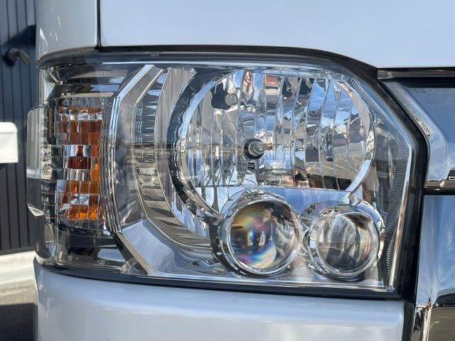 ハイエースバン スーパーＧＬ　ダークプライム　両側パワースライドドア　４ＷＤ　禁煙車　ＳＤナビ　Ｂｌｕｅｔｏｏｔｈ　バックカメラ　フルセグＴＶ　ＬＥＤヘッドライト　スマートキー　ハーフレザーシート　盗難防止装置　電動格納ミラー　ＥＴＣ（28枚目）