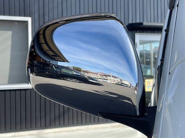 ハイエースバン スーパーＧＬ　ダークプライム　両側パワースライドドア　４ＷＤ　禁煙車　ＳＤナビ　Ｂｌｕｅｔｏｏｔｈ　バックカメラ　フルセグＴＶ　ＬＥＤヘッドライト　スマートキー　ハーフレザーシート　盗難防止装置　電動格納ミラー　ＥＴＣ（32枚目）