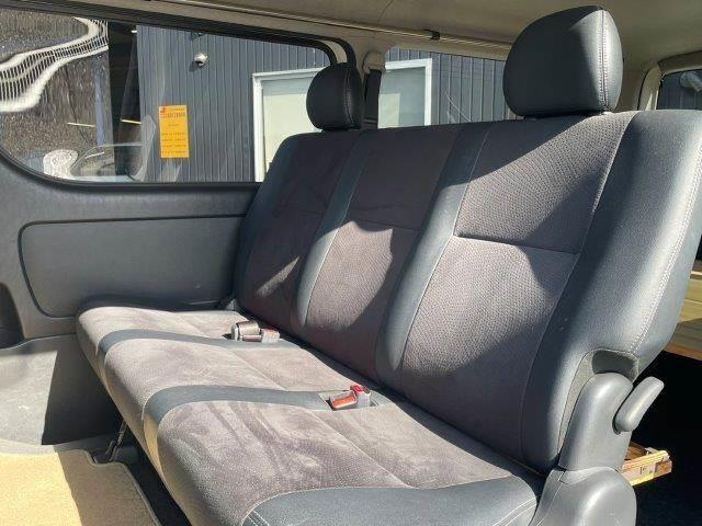 ハイエースバン スーパーＧＬ　ダークプライム　両側パワースライドドア　４ＷＤ　禁煙車　ＳＤナビ　Ｂｌｕｅｔｏｏｔｈ　バックカメラ　フルセグＴＶ　ＬＥＤヘッドライト　スマートキー　ハーフレザーシート　盗難防止装置　電動格納ミラー　ＥＴＣ（38枚目）
