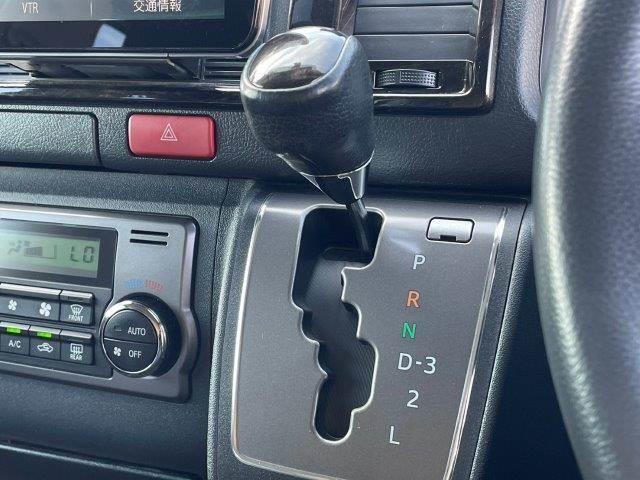 ハイエースバン スーパーＧＬ　ダークプライム　両側パワースライドドア　４ＷＤ　禁煙車　ＳＤナビ　Ｂｌｕｅｔｏｏｔｈ　バックカメラ　フルセグＴＶ　ＬＥＤヘッドライト　スマートキー　ハーフレザーシート　盗難防止装置　電動格納ミラー　ＥＴＣ（42枚目）