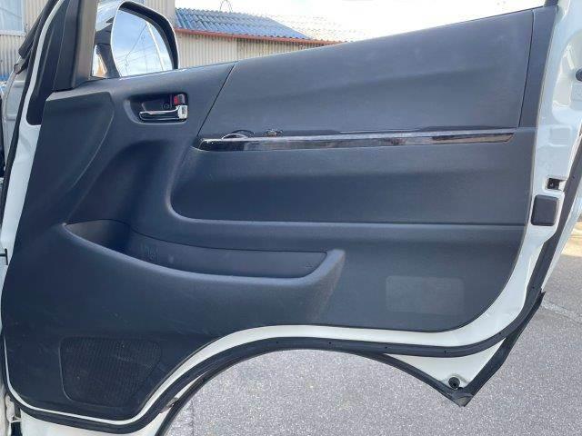 ハイエースバン スーパーＧＬ　ダークプライム　両側パワースライドドア　４ＷＤ　禁煙車　ＳＤナビ　Ｂｌｕｅｔｏｏｔｈ　バックカメラ　フルセグＴＶ　ＬＥＤヘッドライト　スマートキー　ハーフレザーシート　盗難防止装置　電動格納ミラー　ＥＴＣ（56枚目）