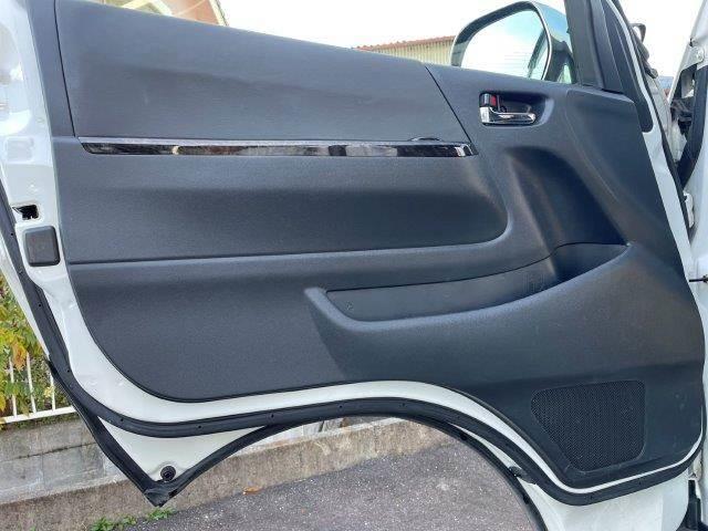 ハイエースバン スーパーＧＬ　ダークプライム　両側パワースライドドア　４ＷＤ　禁煙車　ＳＤナビ　Ｂｌｕｅｔｏｏｔｈ　バックカメラ　フルセグＴＶ　ＬＥＤヘッドライト　スマートキー　ハーフレザーシート　盗難防止装置　電動格納ミラー　ＥＴＣ（62枚目）