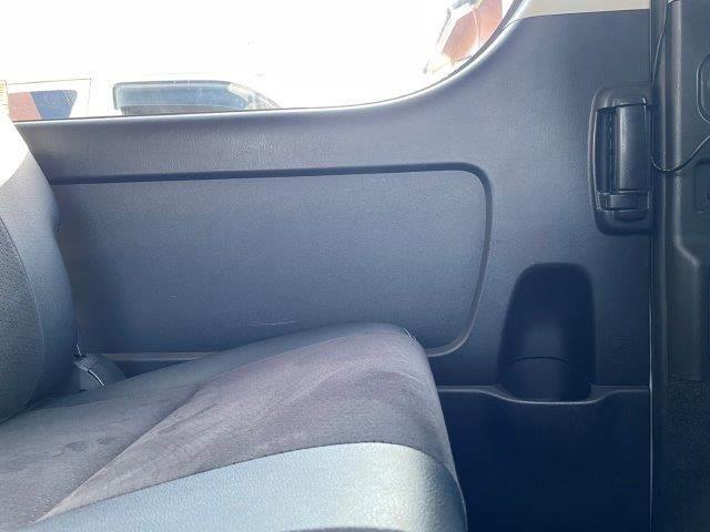 ハイエースバン スーパーＧＬ　ダークプライム　両側パワースライドドア　４ＷＤ　禁煙車　ＳＤナビ　Ｂｌｕｅｔｏｏｔｈ　バックカメラ　フルセグＴＶ　ＬＥＤヘッドライト　スマートキー　ハーフレザーシート　盗難防止装置　電動格納ミラー　ＥＴＣ（65枚目）