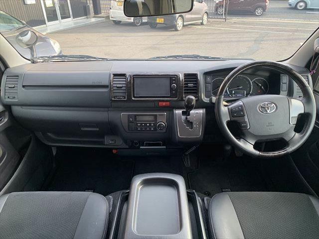 ハイエースバン スーパーＧＬ　ダークプライム　純正ＳＤナビ　衝突軽減ブレーキ　地デジＴＶ　バックカメラ　ＬＥＤヘッドライト　スマートキー　ＥＴＣ２．０　電動格納ミラー　オートマチックハイビーム　盗難防止装置　ドライブレコーダー（3枚目）