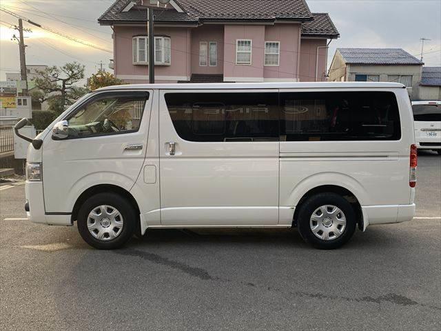 ハイエースバン スーパーＧＬ　ダークプライム　純正ＳＤナビ　衝突軽減ブレーキ　地デジＴＶ　バックカメラ　ＬＥＤヘッドライト　スマートキー　ＥＴＣ２．０　電動格納ミラー　オートマチックハイビーム　盗難防止装置　ドライブレコーダー（22枚目）