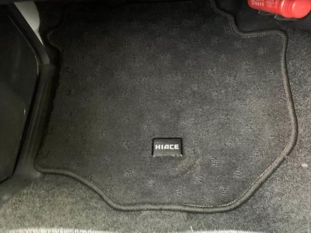 ハイエースバン スーパーＧＬ　ダークプライム　純正ＳＤナビ　衝突軽減ブレーキ　地デジＴＶ　バックカメラ　ＬＥＤヘッドライト　スマートキー　ＥＴＣ２．０　電動格納ミラー　オートマチックハイビーム　盗難防止装置　ドライブレコーダー（44枚目）