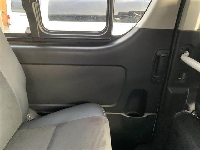 ハイエースバン スーパーＧＬ　ダークプライム　純正ＳＤナビ　衝突軽減ブレーキ　地デジＴＶ　バックカメラ　ＬＥＤヘッドライト　スマートキー　ＥＴＣ２．０　電動格納ミラー　オートマチックハイビーム　盗難防止装置　ドライブレコーダー（61枚目）