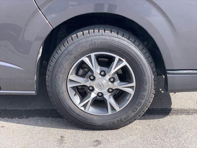 ハイエースバン ロングスーパーＧＬ　純正ＨＤＤナビ　Ｂｌｕｅｔｏｏｔｈ　地デジＴＶ　バックカメラ　両側スライドドア　禁煙車　ＥＴＣ　盗難防止装置　キーレスエントリー　電動格納ミラー　純正１５インチアルミホイール　パワーウィンドウ（13枚目）